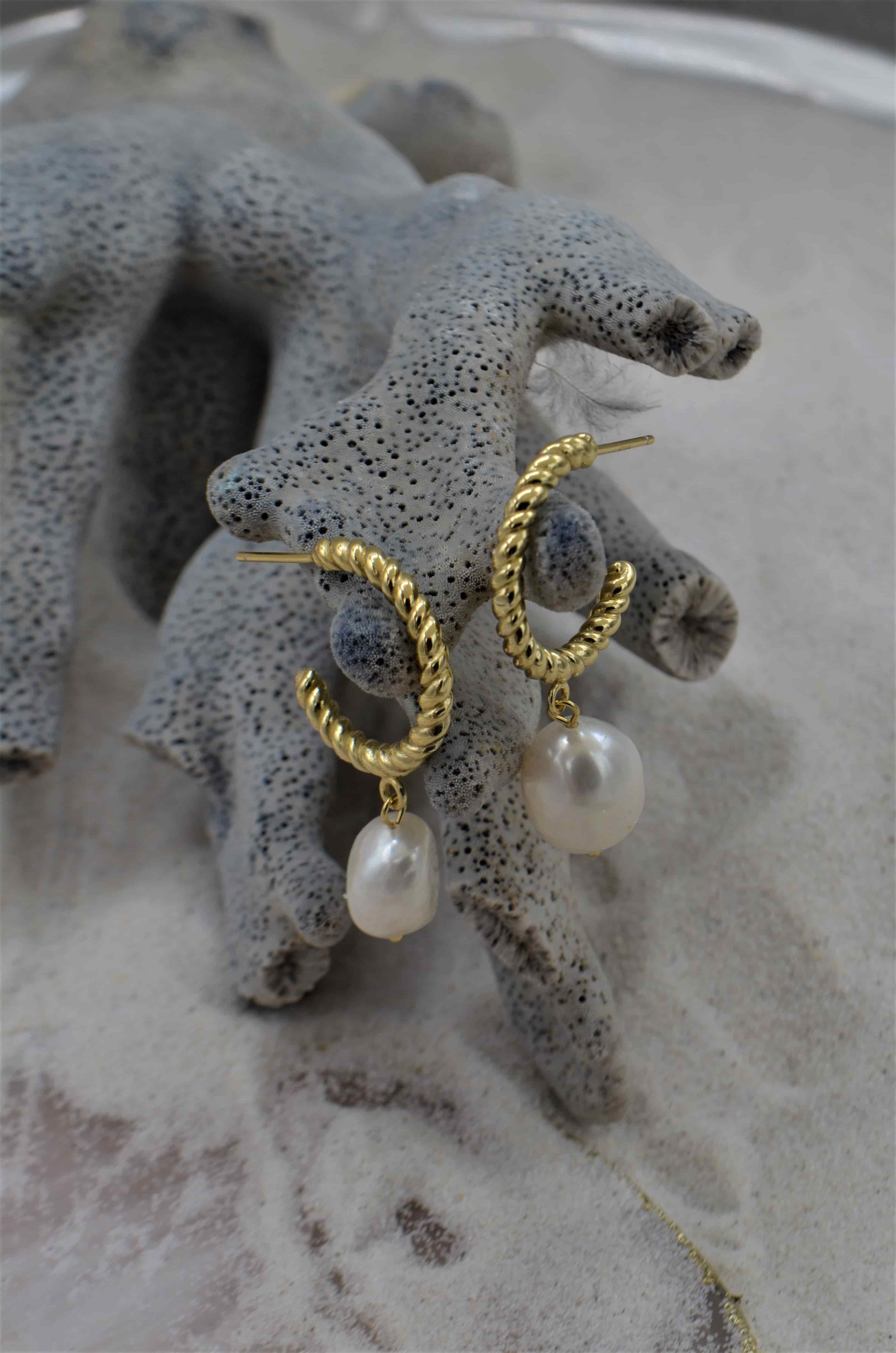 PEARL HOOP EARRINGS - CORAZUL 